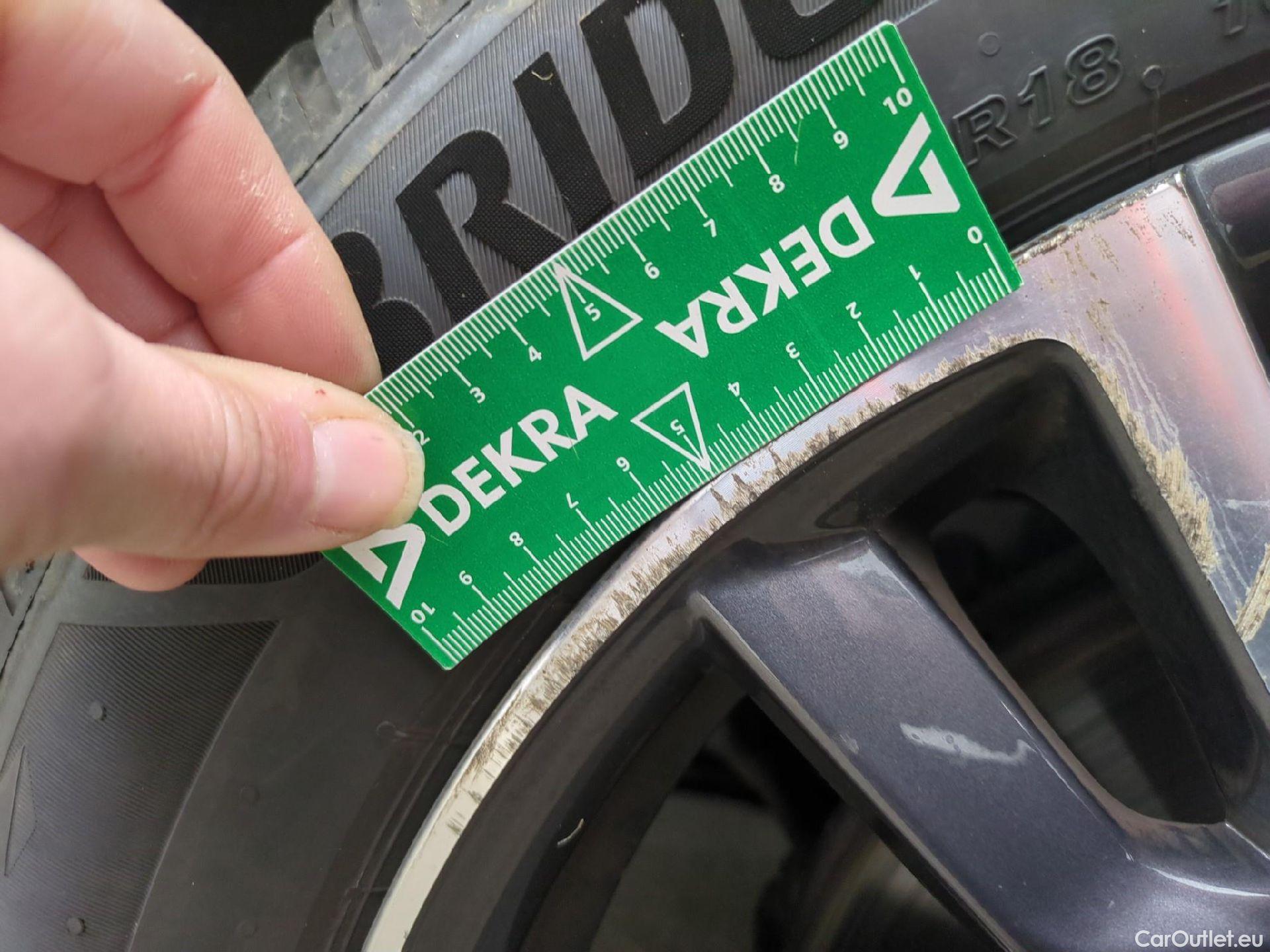  Peugeot  3008  Allure 1.5 HDi 130CV BVA8 E6d #26