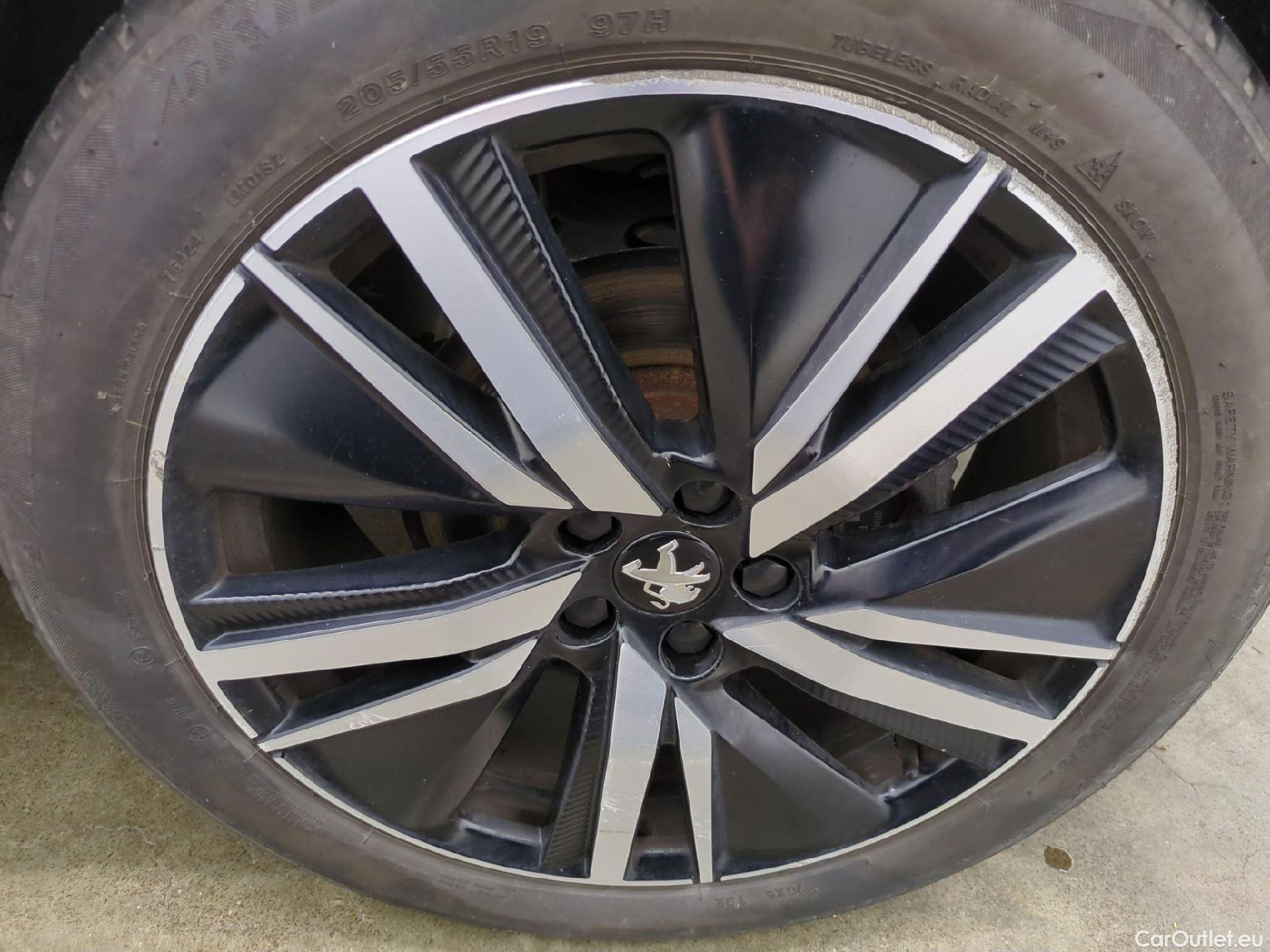  Peugeot  5008 PEUGEOT  / 2020 / 5P / SUV BlueHDi 130 S&S EAT8 GT Pack #25