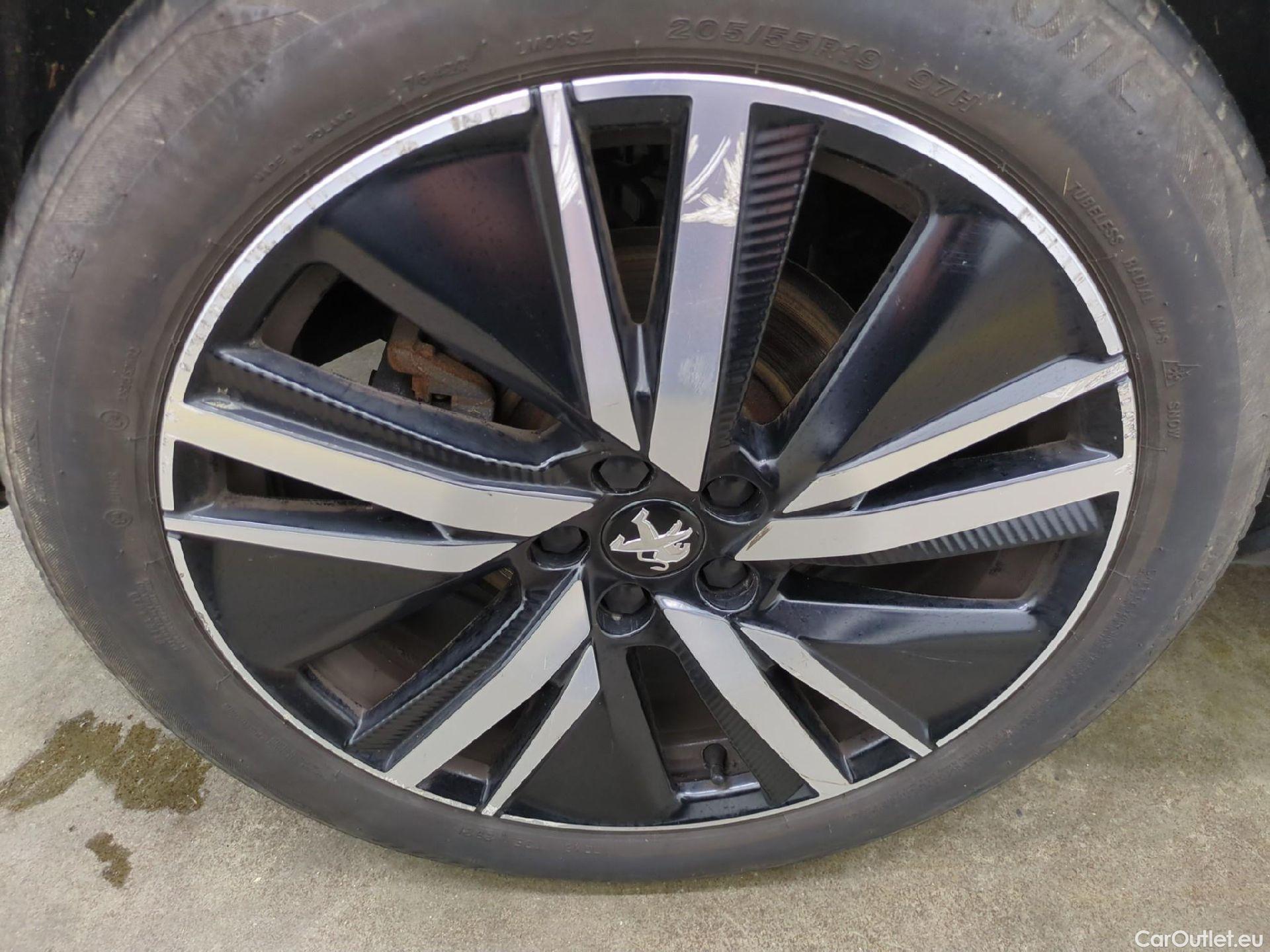  Peugeot  5008 PEUGEOT  / 2020 / 5P / SUV BlueHDi 130 S&S EAT8 GT Pack #34