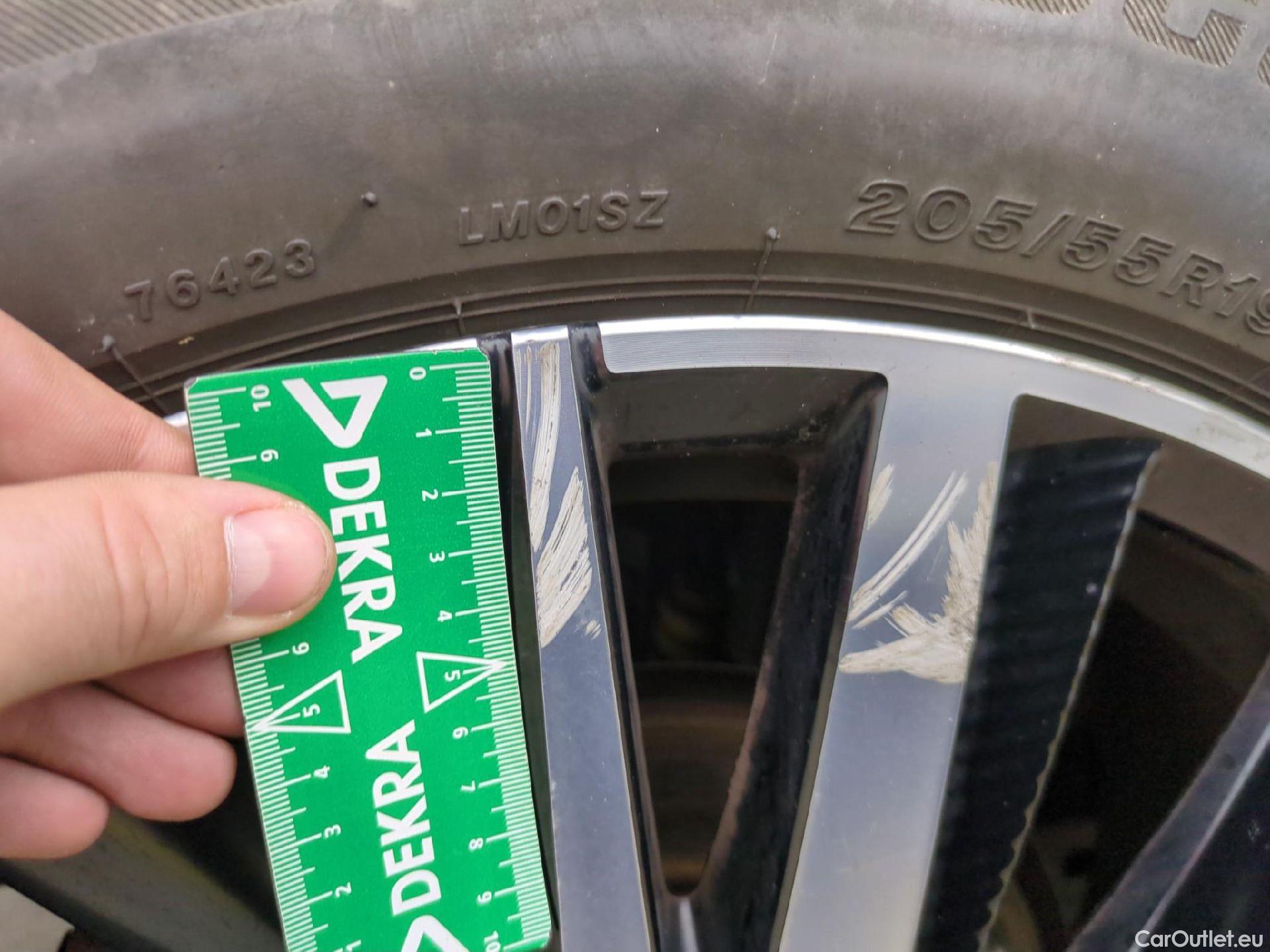  Peugeot  5008 PEUGEOT  / 2020 / 5P / SUV BlueHDi 130 S&S EAT8 GT Pack #35