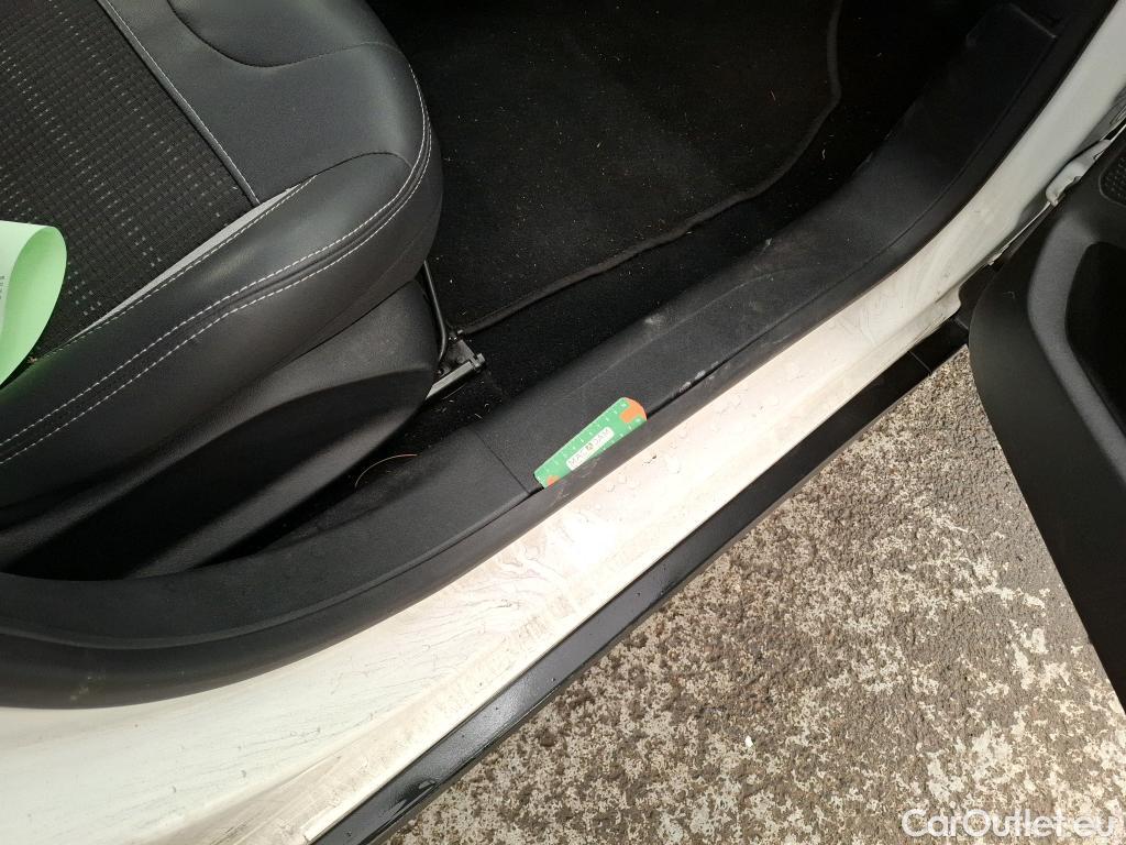  Peugeot  2008  Allure Business 1.2 PureTech 130CV BVM6 E6dT #14