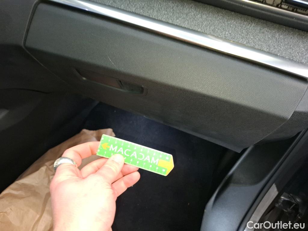  Peugeot  3008  Allure Pack 1.2 PureTech 130CV BVA8 E6d #29