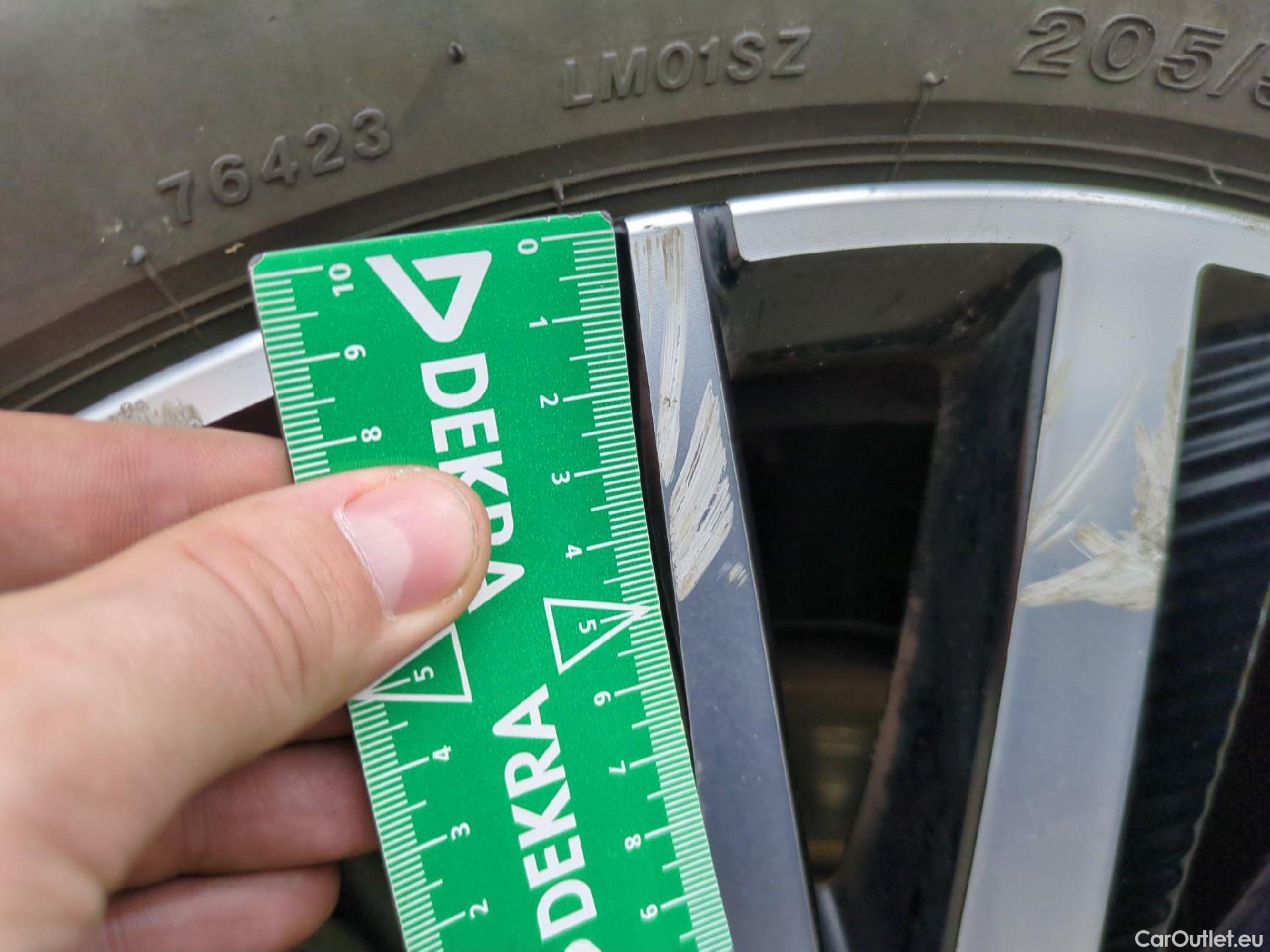  Peugeot  5008 PEUGEOT  / 2020 / 5P / SUV BlueHDi 130 S&S EAT8 GT Pack #31