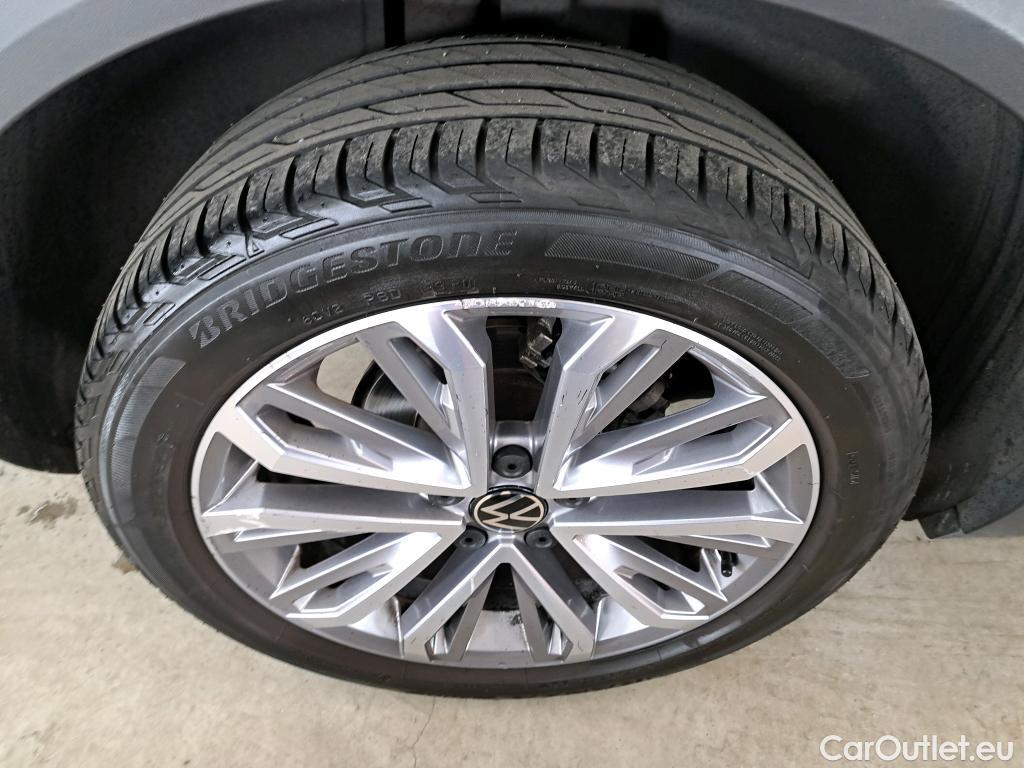  Volkswagen  T-ROC VOLKSWAGEN  / 2017 / 5P / SUV 1.5 TSI 150 EVO CARAT EXCLUSIVE DSG7 #18