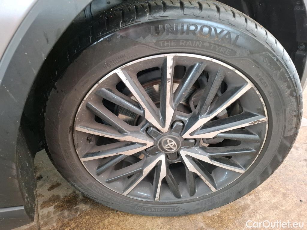  Toyota  C-HR TOYOTA  / 2016 / 5P / SUV 2.0 HYBRIDE 184 DISTINCTIVE #8