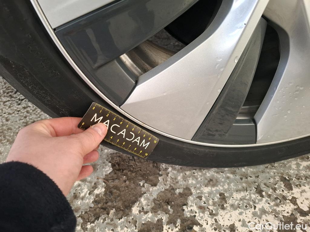  Tesla  Model Y TESLA  / 2021 / 5P / SUV RWD #11