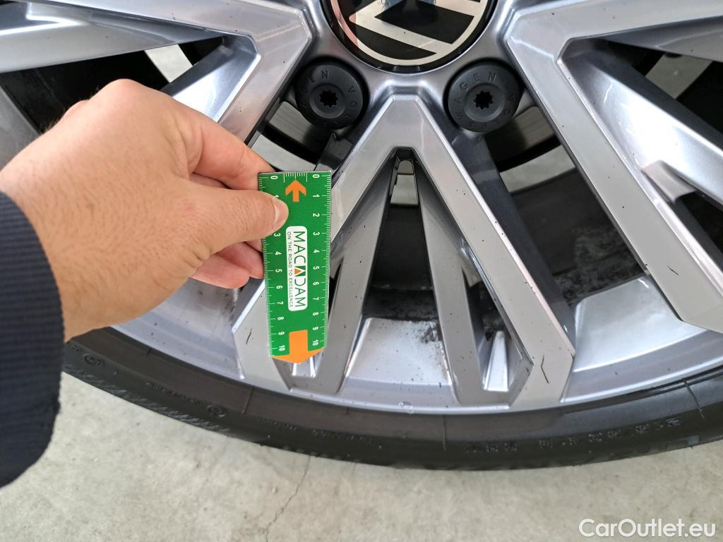  Volkswagen  T-ROC VOLKSWAGEN  / 2017 / 5P / SUV 1.5 TSI 150 EVO CARAT EXCLUSIVE DSG7 #25