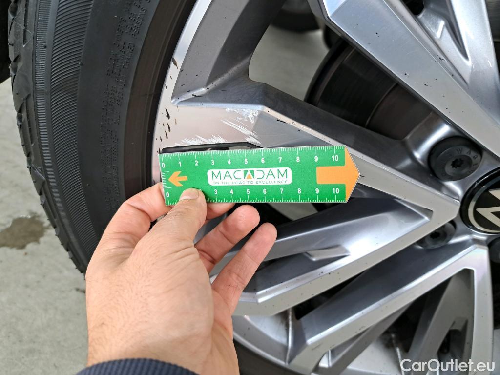  Volkswagen  T-ROC VOLKSWAGEN  / 2017 / 5P / SUV 1.5 TSI 150 EVO CARAT EXCLUSIVE DSG7 #27