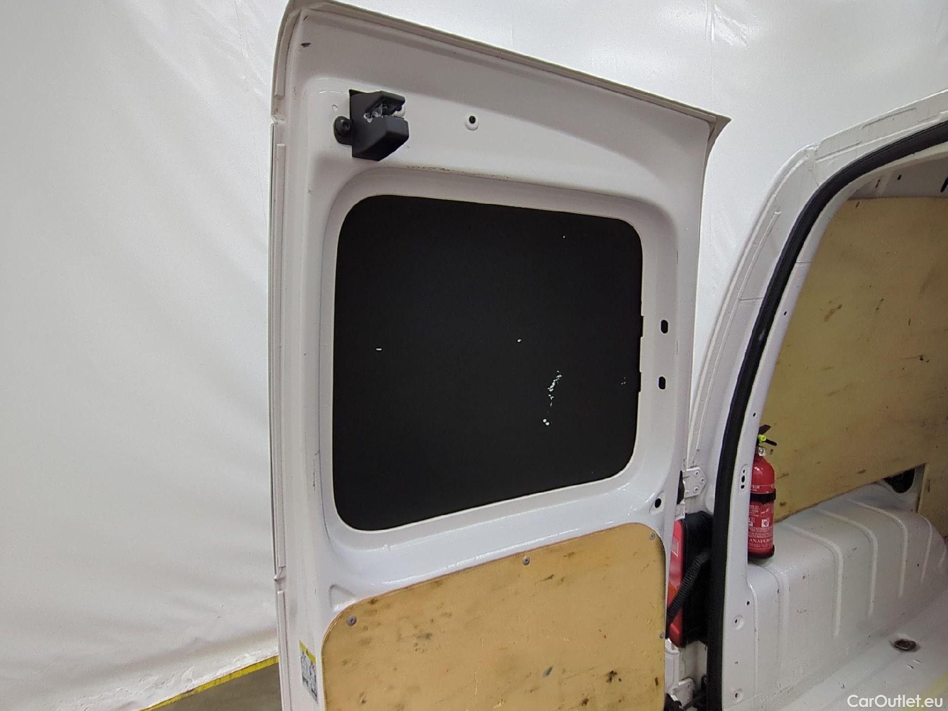  Volkswagen  Caddy VOLKSWAGEN  Maxi Van VU 4p Fourgonnette 2.0 TDI MAXI 102 Business Line #2