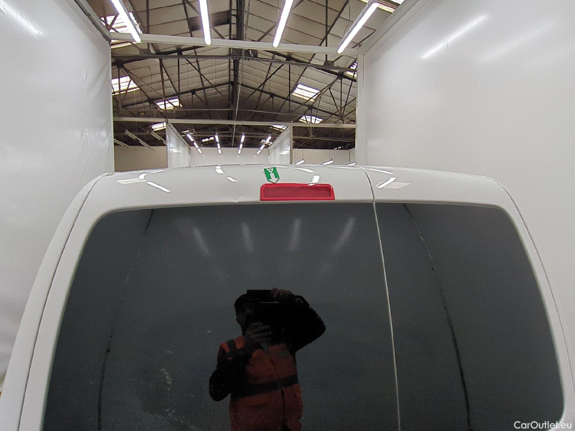  Volkswagen  Caddy VOLKSWAGEN  Maxi Van VU 4p Fourgonnette 2.0 TDI MAXI 102 Business Line #25