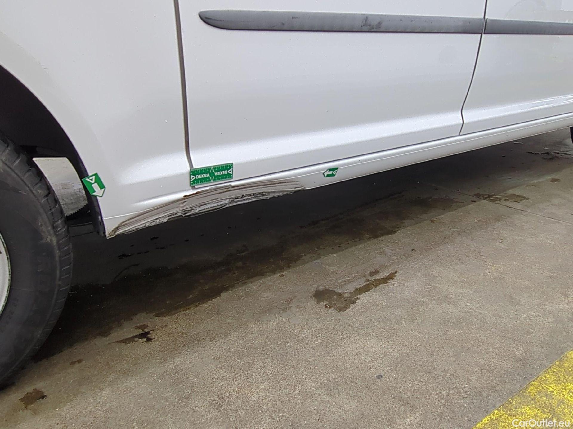  Volkswagen  Caddy VOLKSWAGEN  Maxi Van VU 4p Fourgonnette 2.0 TDI MAXI 102 Business Line #35