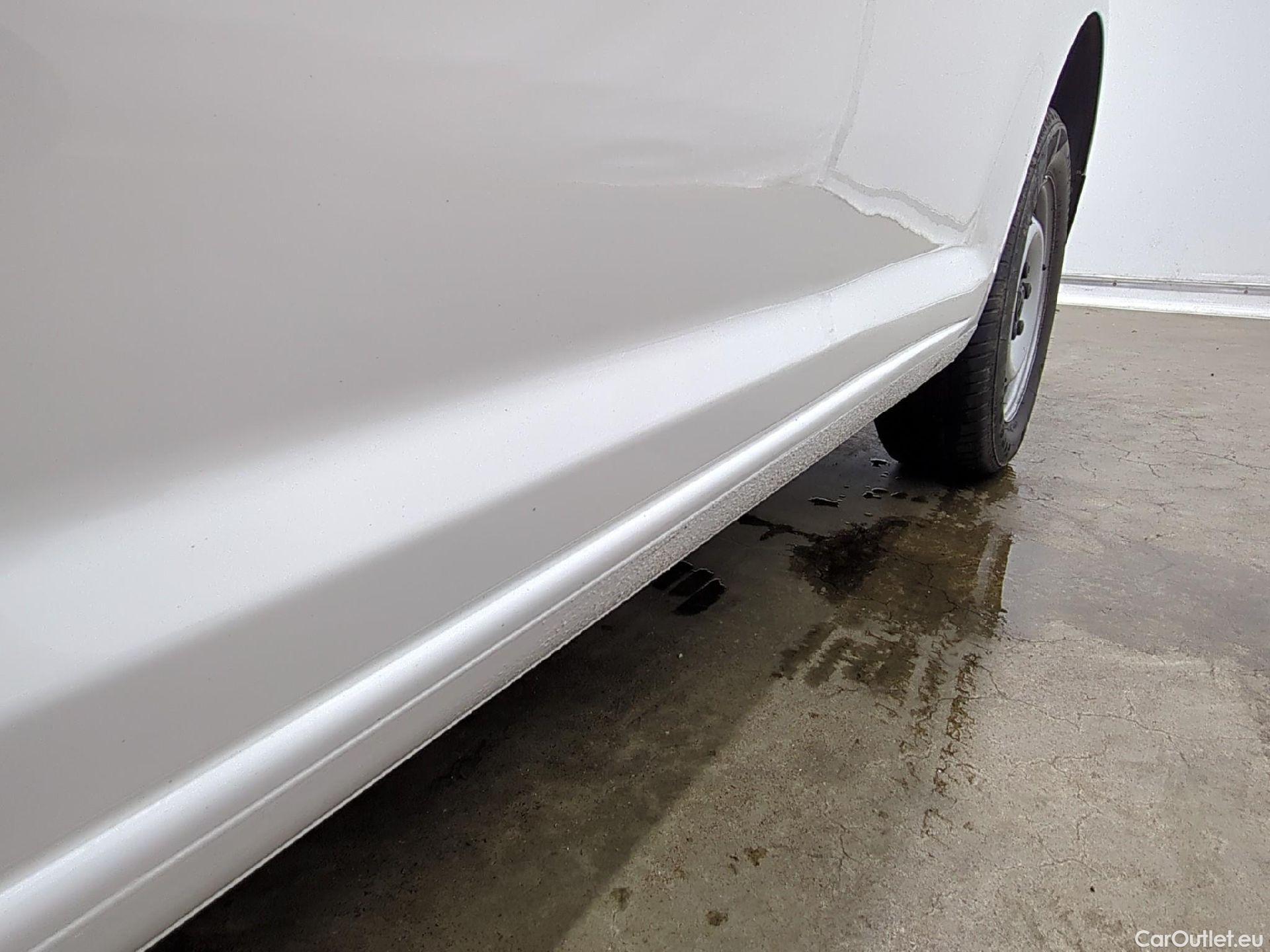  Volkswagen  Caddy VOLKSWAGEN  Maxi Van VU 4p Fourgonnette 2.0 TDI MAXI 102 Business Line #21