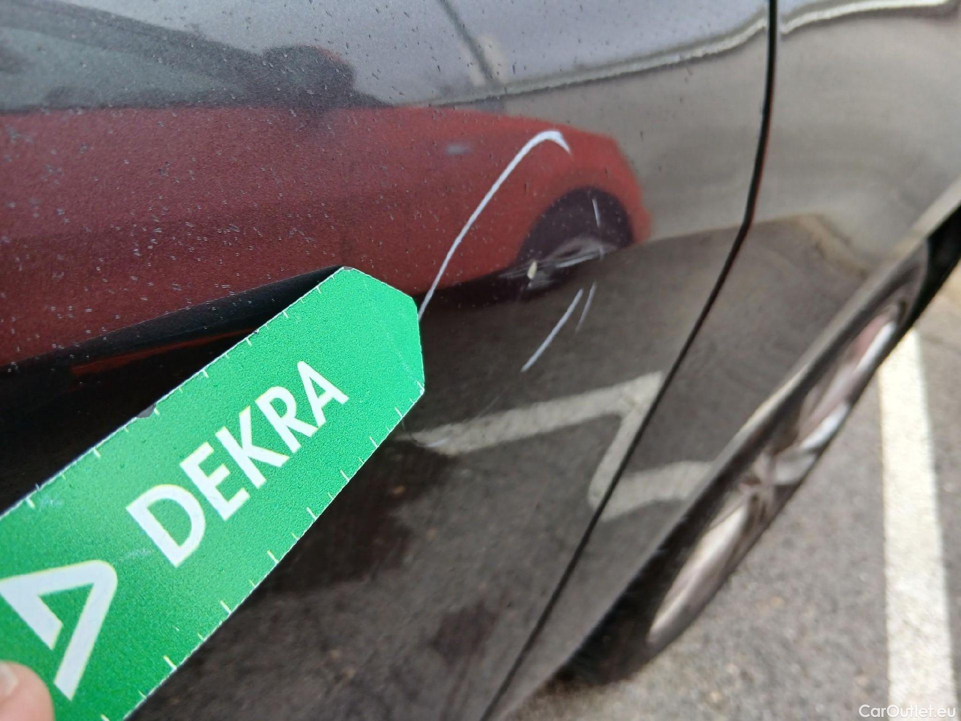  Bmw  Serie 1 BMW  / 2019 / 5P / berlina con portón 118i #30