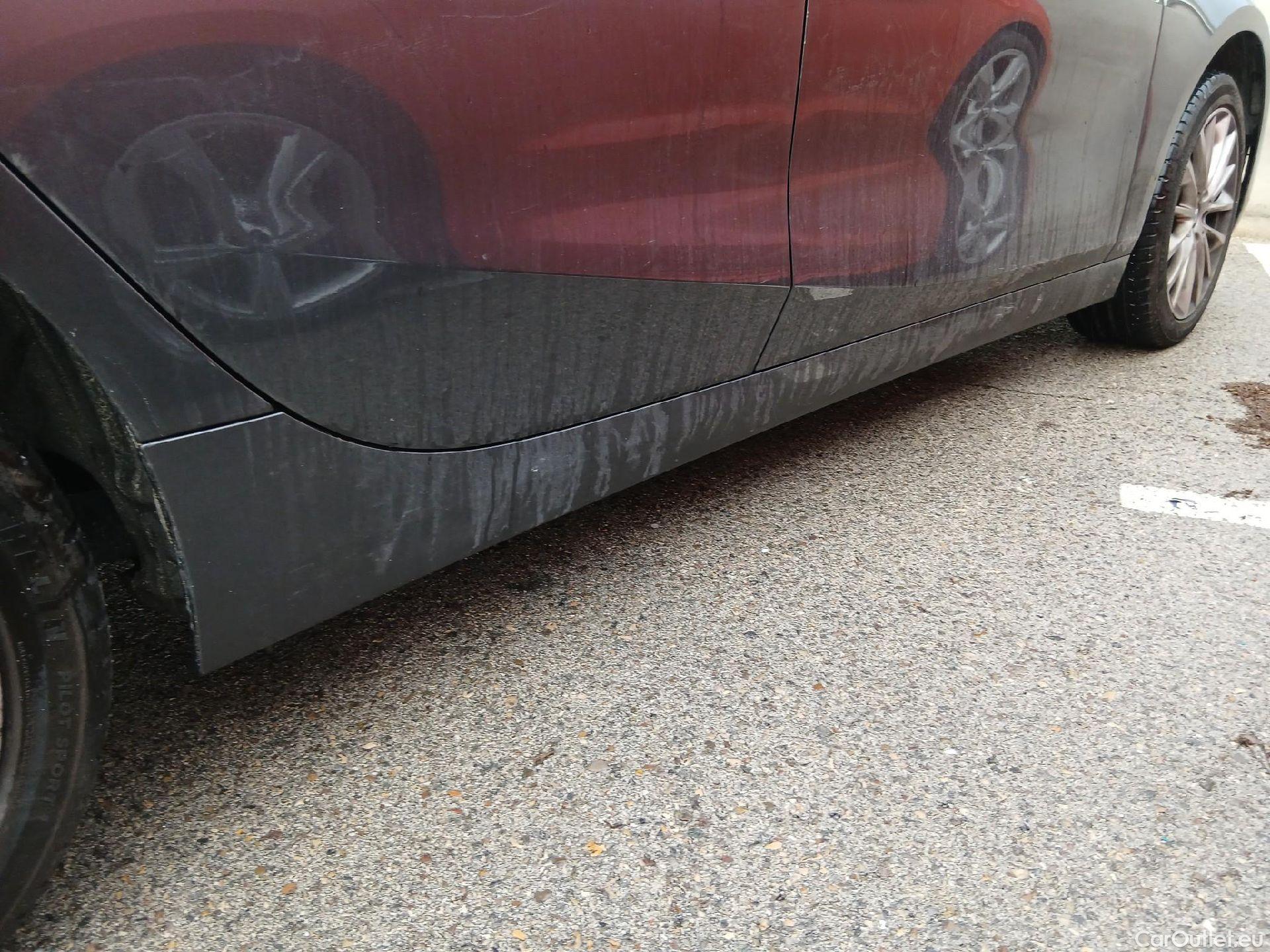  Bmw  Serie 1 BMW  / 2019 / 5P / berlina con portón 118i #29