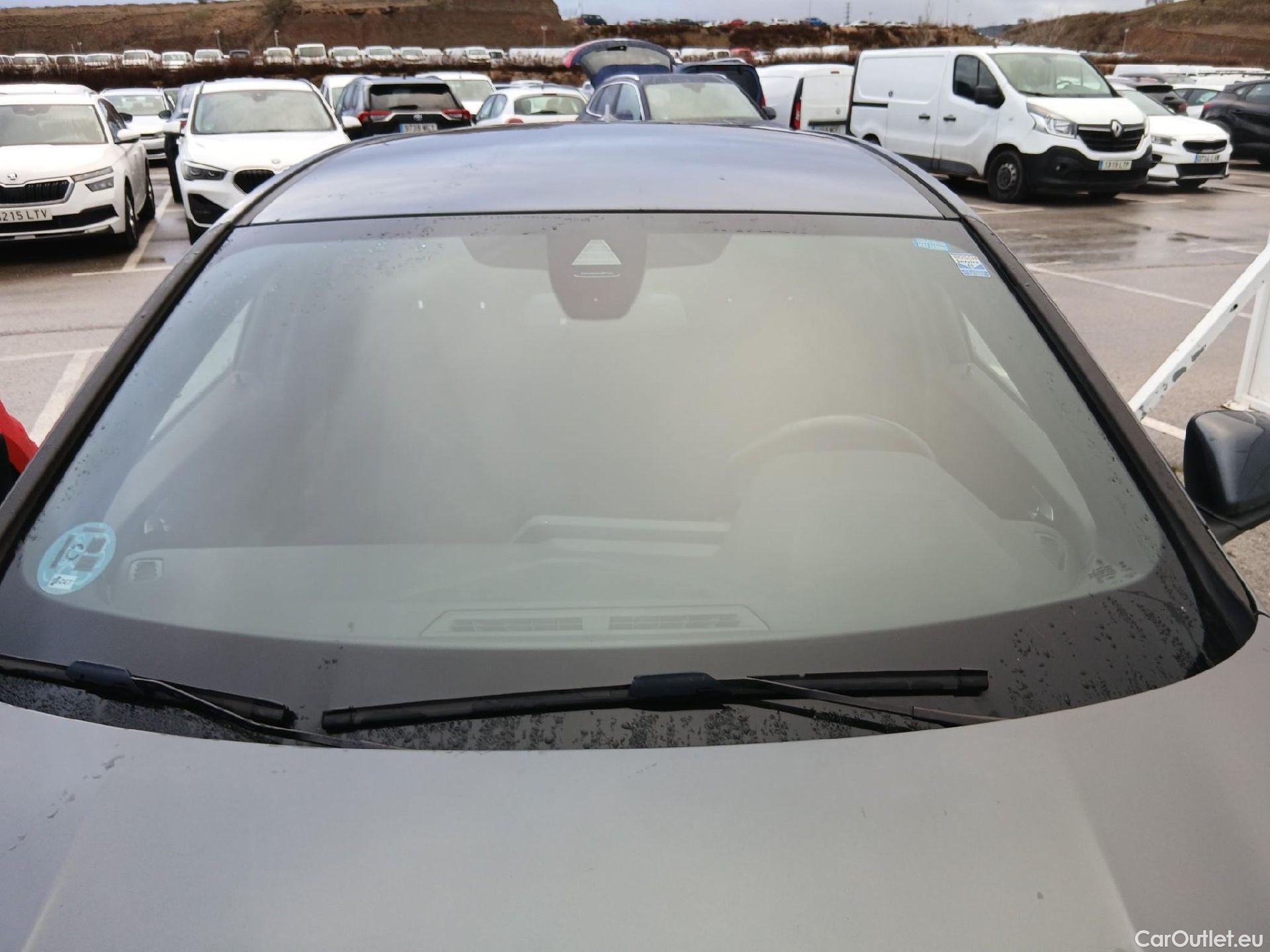  Bmw  Serie 1 BMW  / 2019 / 5P / berlina con portón 118i #1