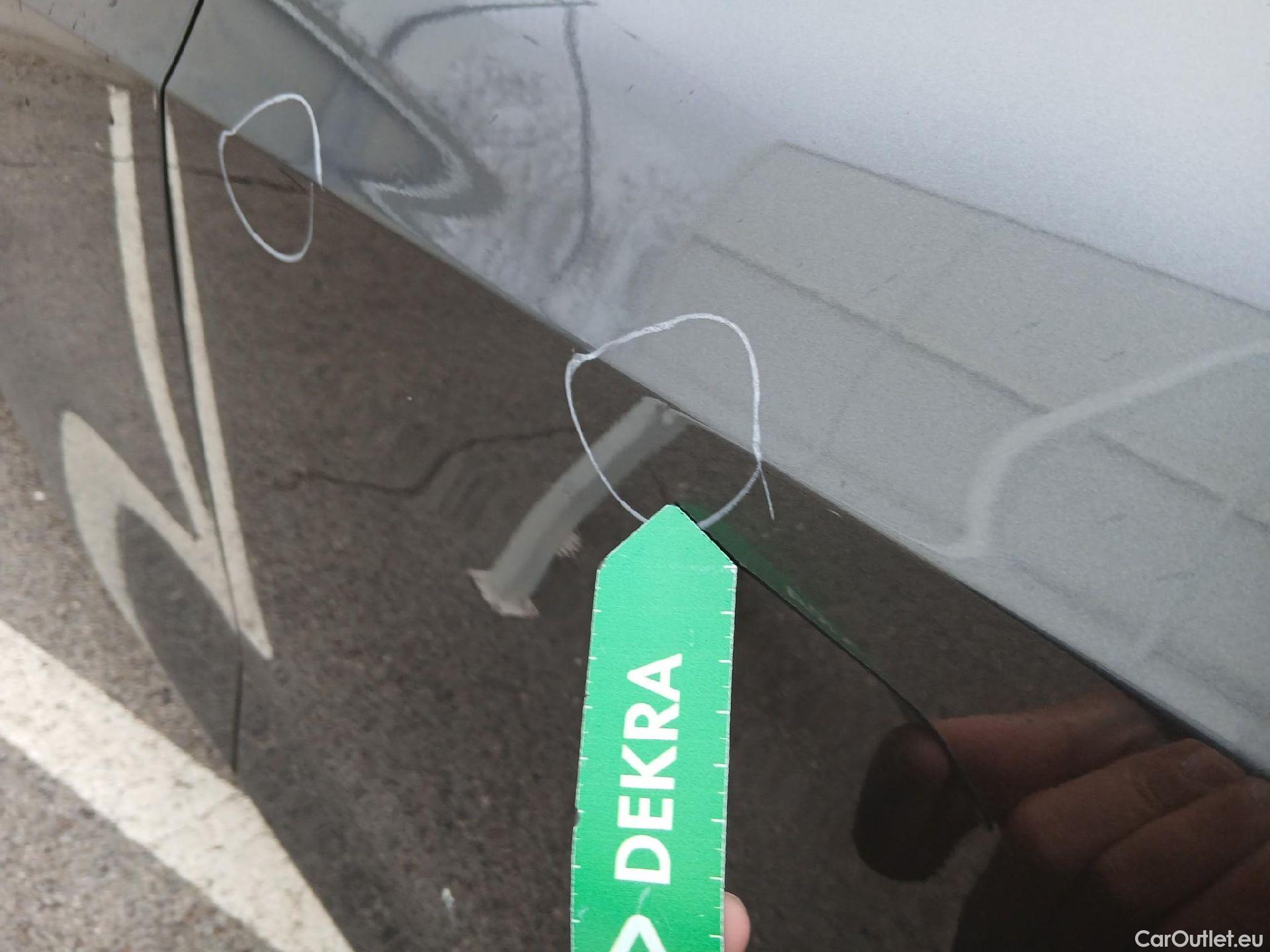  Bmw  Serie 1 BMW  / 2019 / 5P / berlina con portón 118i #10