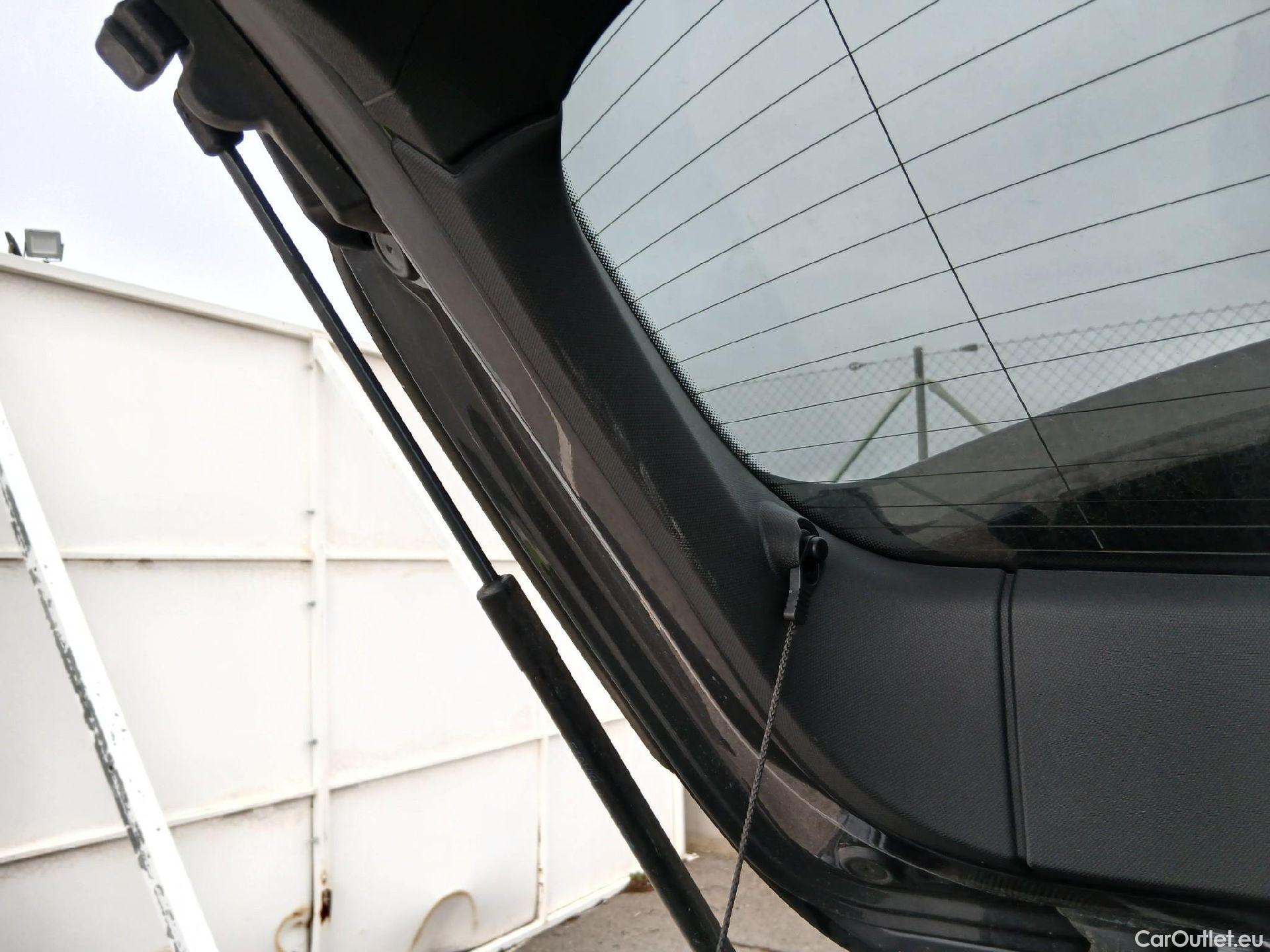  Bmw  Serie 1 BMW  / 2019 / 5P / berlina con portón 118i #23