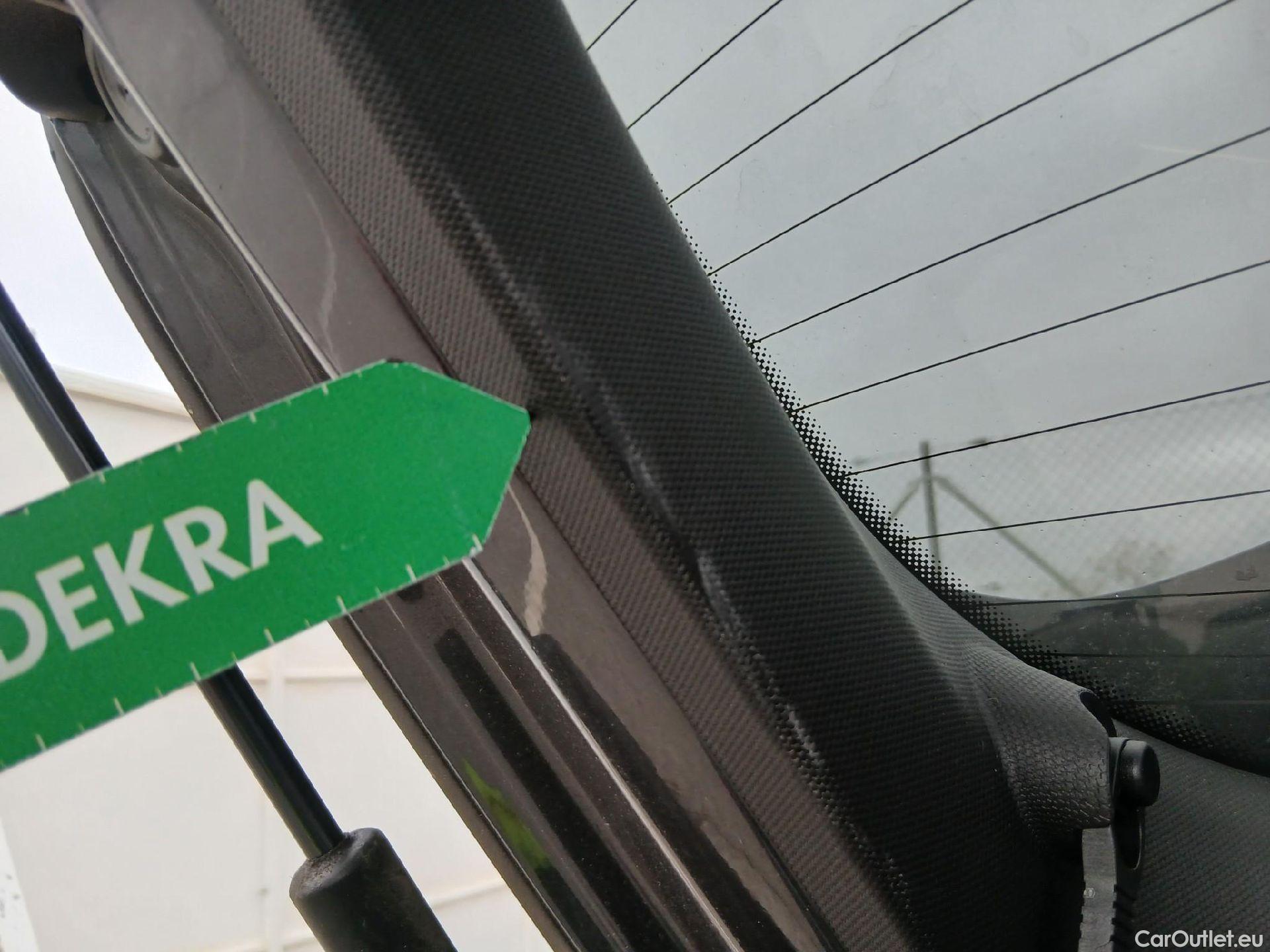  Bmw  Serie 1 BMW  / 2019 / 5P / berlina con portón 118i #24