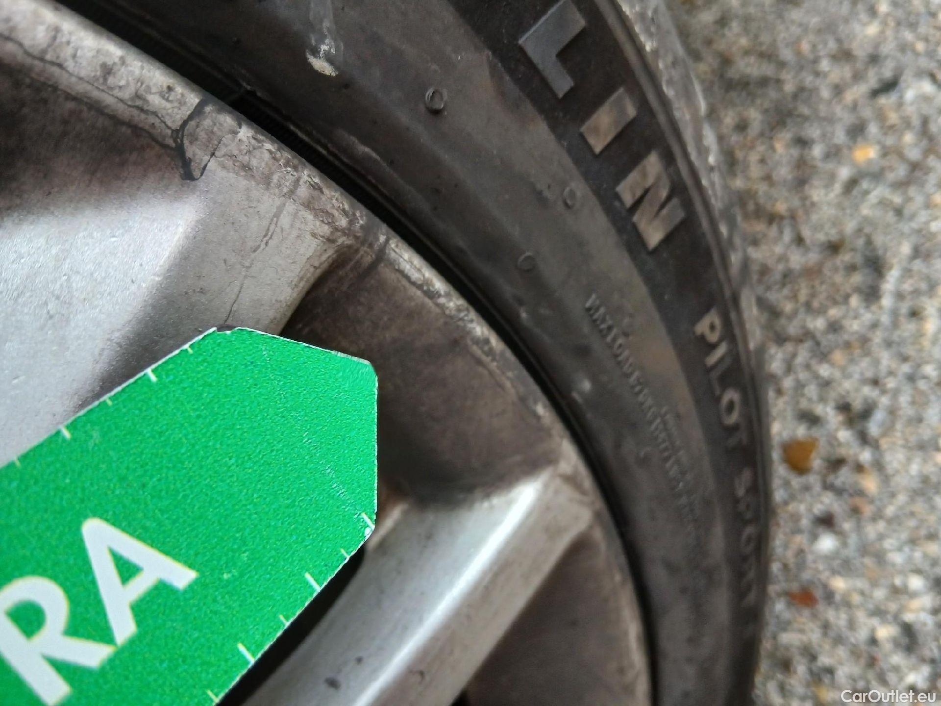  Bmw  Serie 1 BMW  / 2019 / 5P / berlina con portón 118i #32