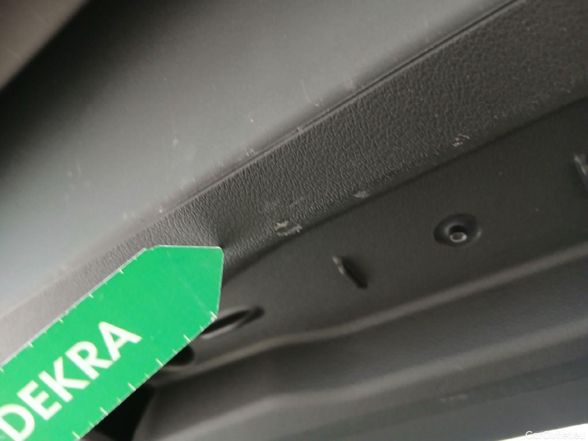  Bmw  Serie 1 BMW  / 2019 / 5P / berlina con portón 118i #20