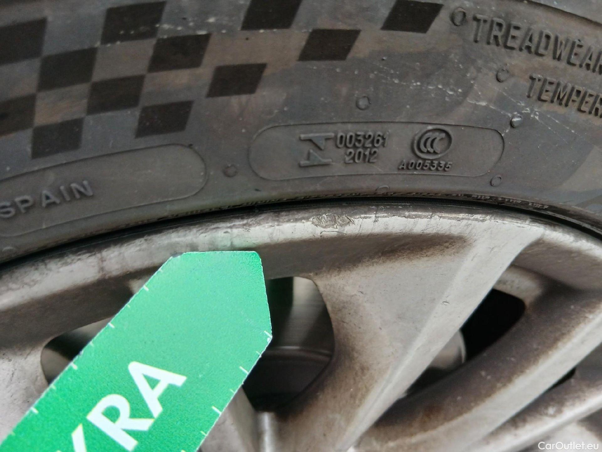  Bmw  Serie 1 BMW  / 2019 / 5P / berlina con portón 118i #6