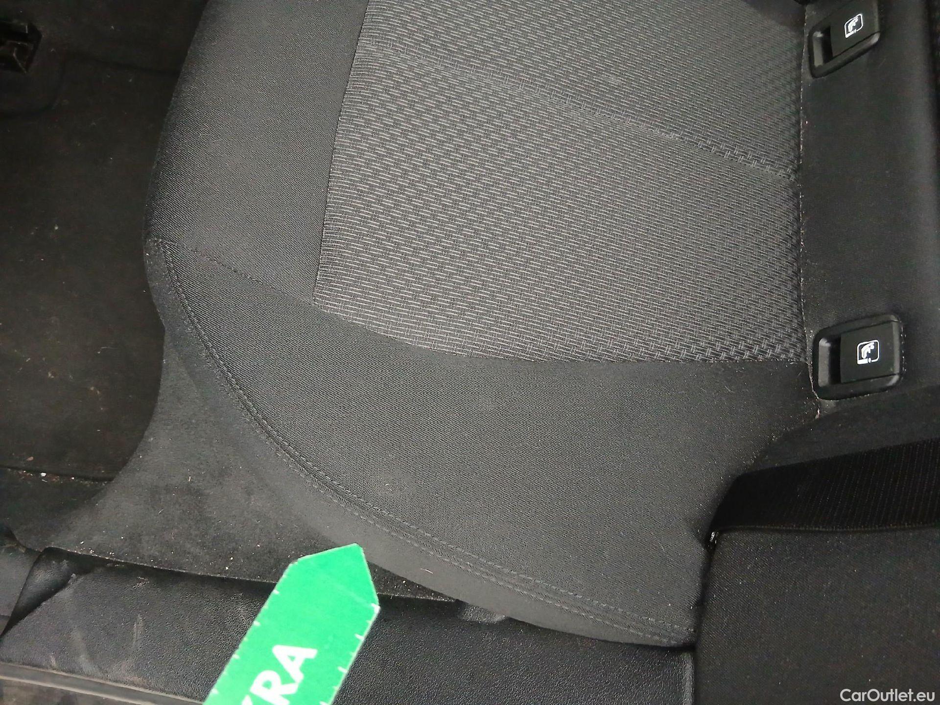  Bmw  Serie 1 BMW  / 2019 / 5P / berlina con portón 118i #35