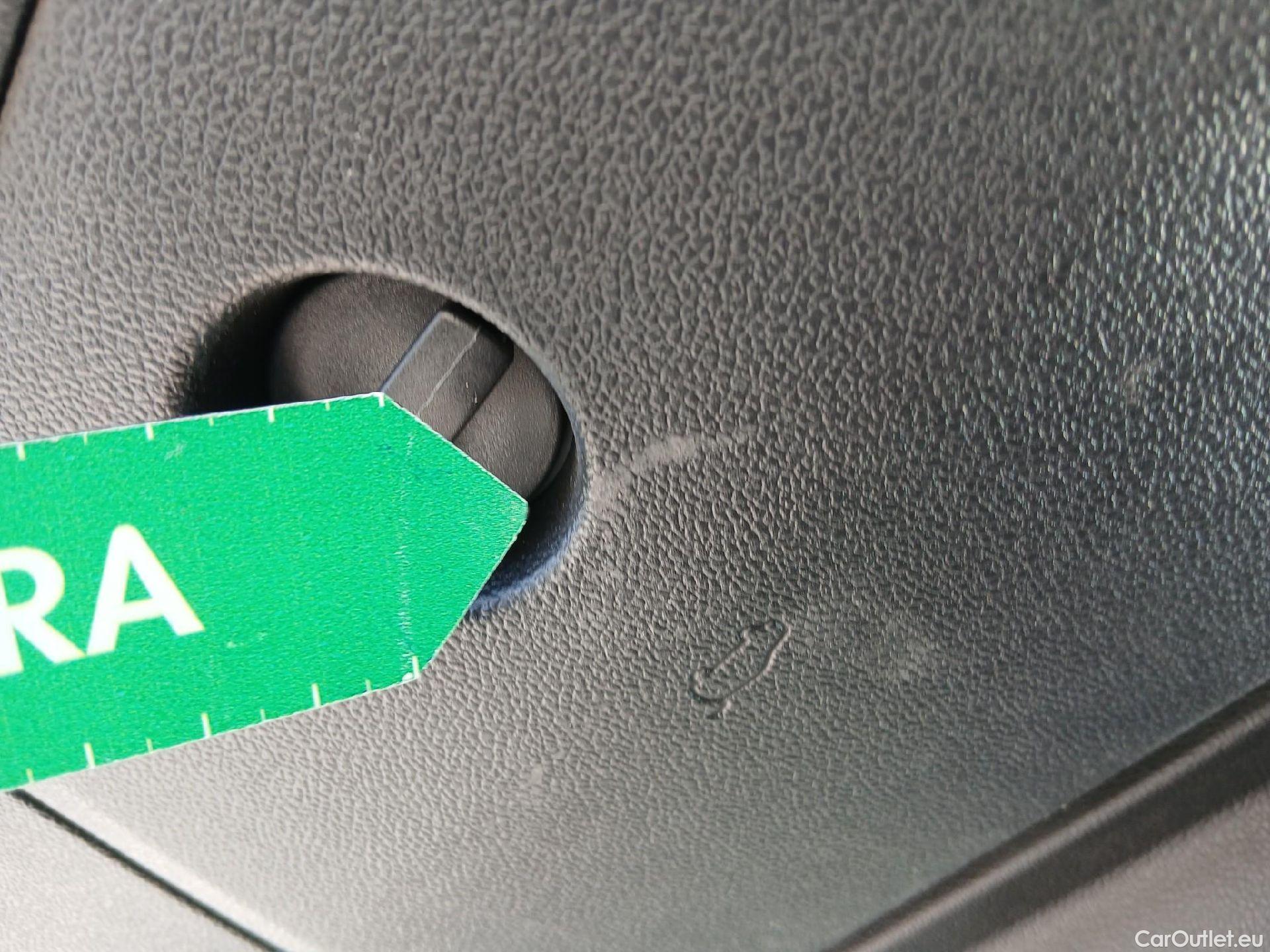  Volkswagen  Polo VOLKSWAGEN  / 2021 / 5P / berlina con portón Life 1.0 TSI 70kW (95CV) #19