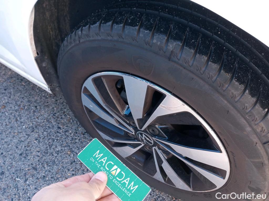  Volkswagen  Polo VOLKSWAGEN  / 2017 / 5P / berlina con portón Advance 1.0 TSI 70kW (95CV) #2