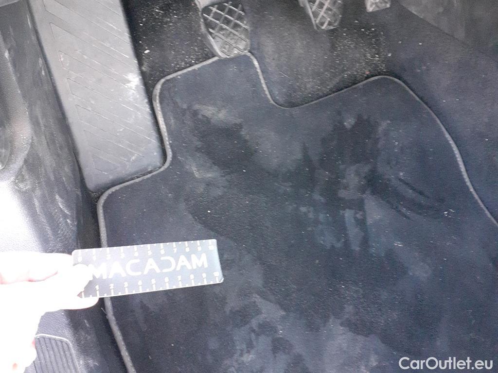  Volkswagen  Golf  VOLKSWAGEN / 2020 / 5P / berlina con portón 2.0 TDI 85kW (115CV) #24