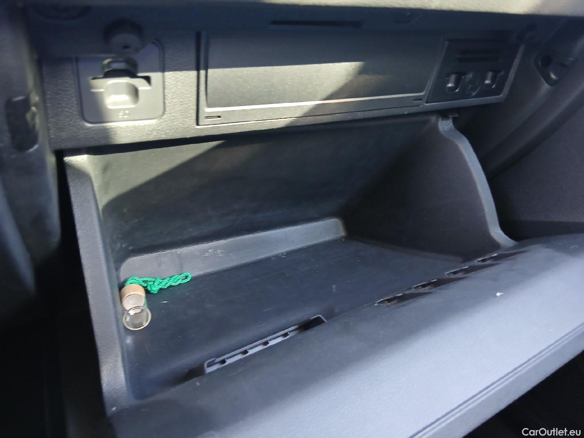  Volkswagen  Polo VOLKSWAGEN  / 2021 / 5P / berlina con portón Life 1.0 TSI 70kW (95CV) #1