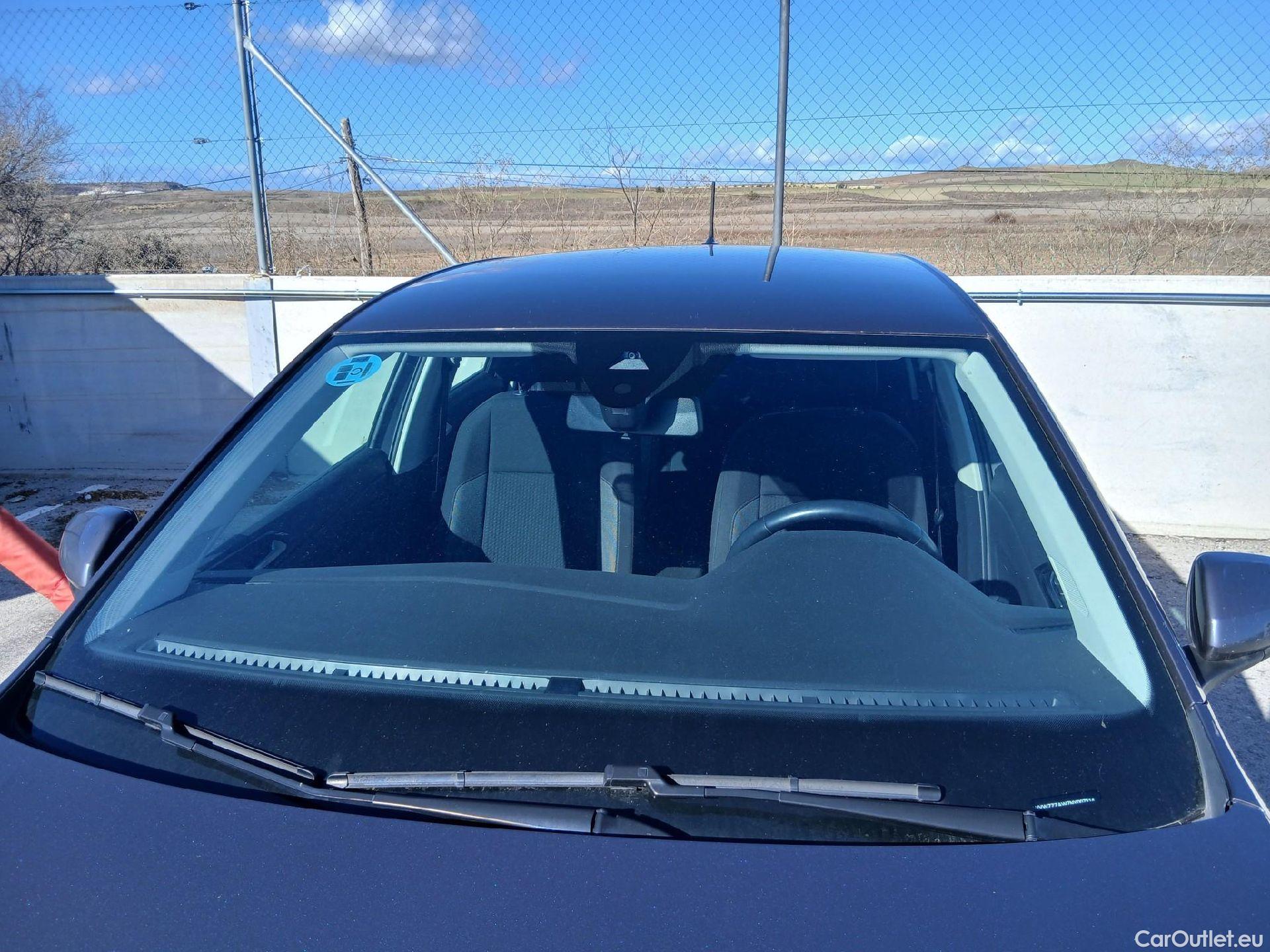  Volkswagen  Polo VOLKSWAGEN  / 2021 / 5P / berlina con portón Life 1.0 TSI 70kW (95CV) #2