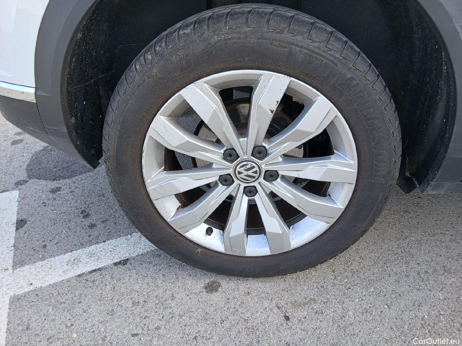  Volkswagen  T-ROC VOLKSWAGEN  / 2017 / 5P / todoterreno Advance 1.0 TSI 85kW (115CV) (CX) #37