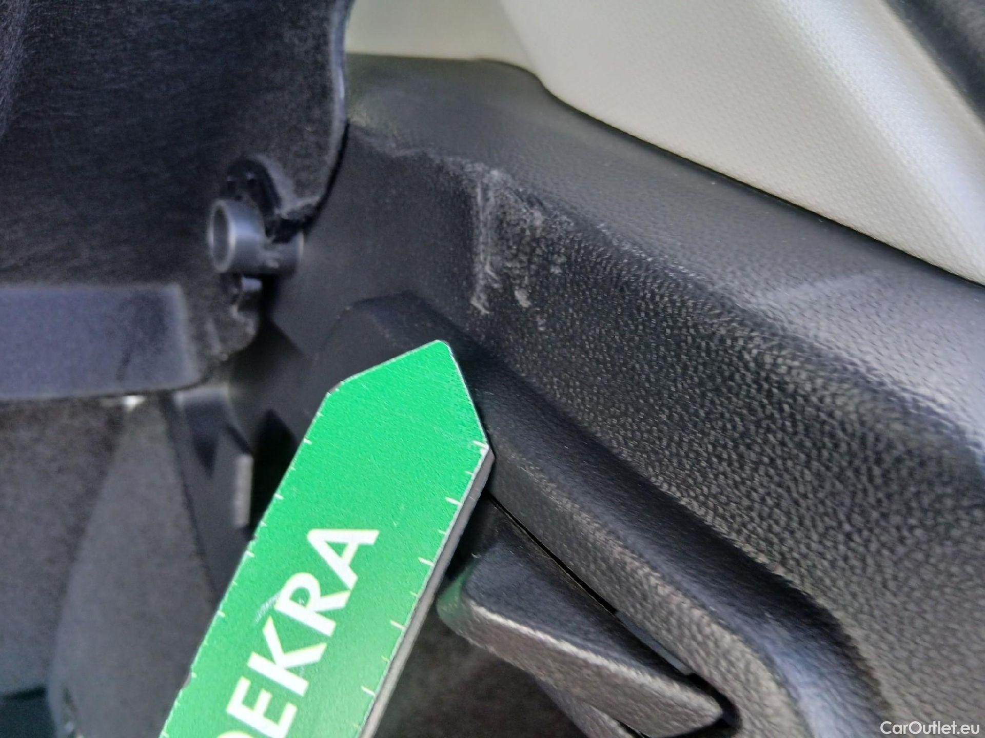  Volkswagen  T-ROC VOLKSWAGEN  / 2017 / 5P / todoterreno Advance 1.0 TSI 85kW (115CV) (CX) #28