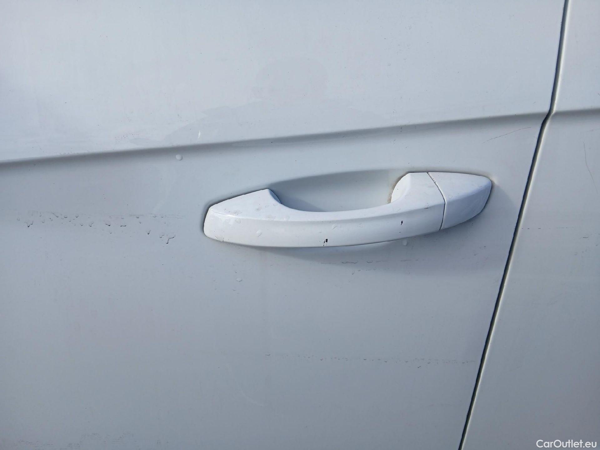  Volkswagen  T-ROC VOLKSWAGEN  / 2017 / 5P / todoterreno Advance 1.0 TSI 85kW (115CV) (CX) #9