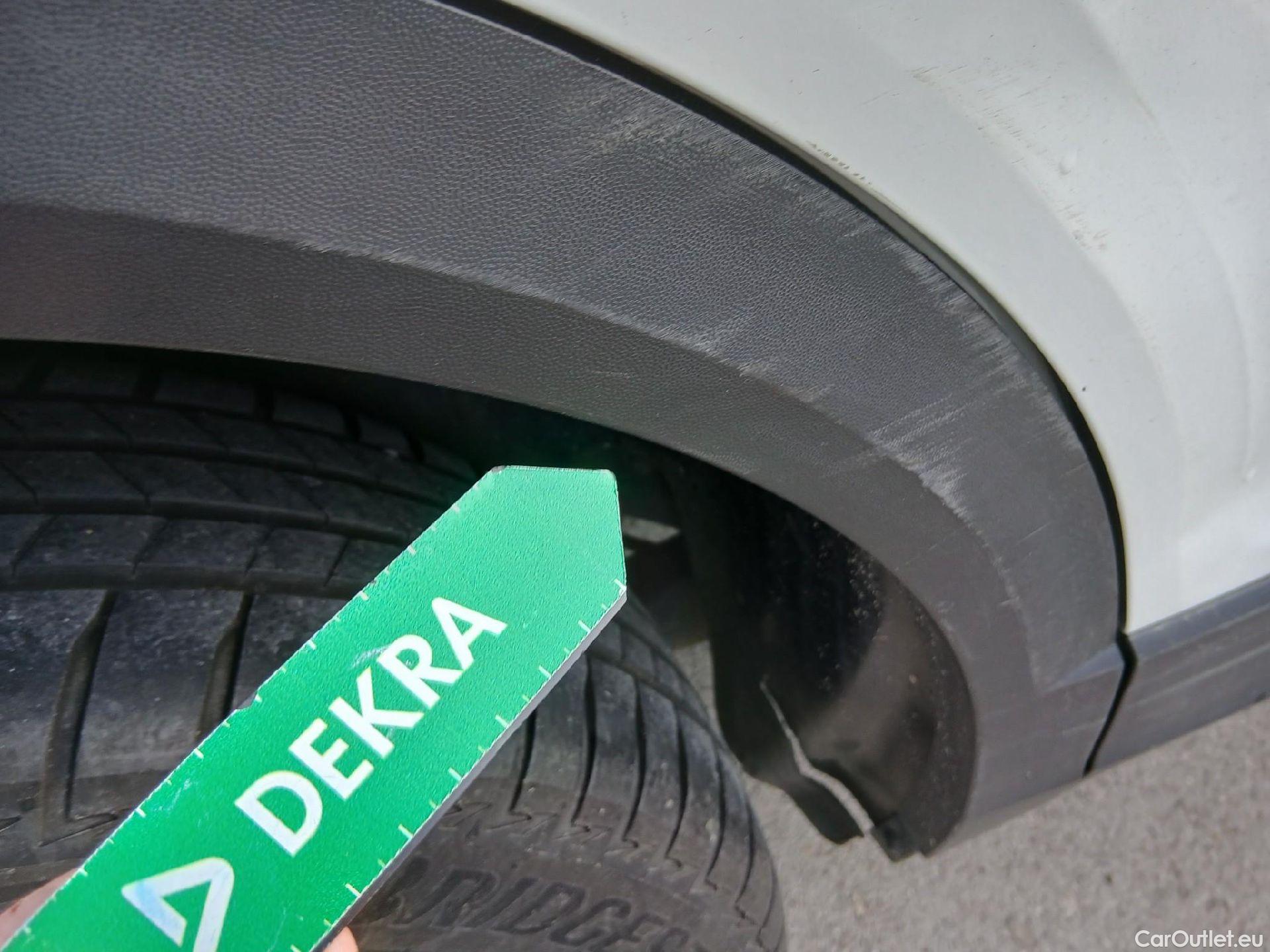  Volkswagen  T-ROC VOLKSWAGEN  / 2017 / 5P / todoterreno Advance 1.0 TSI 85kW (115CV) (CX) #35