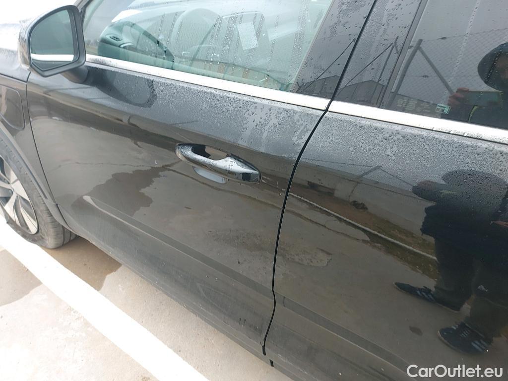  Volvo  XC 40 VOLVO XC40 / 2017 / 5P / todoterreno 1.5 T4 Twin Recharge Inscription Ex Auto #9