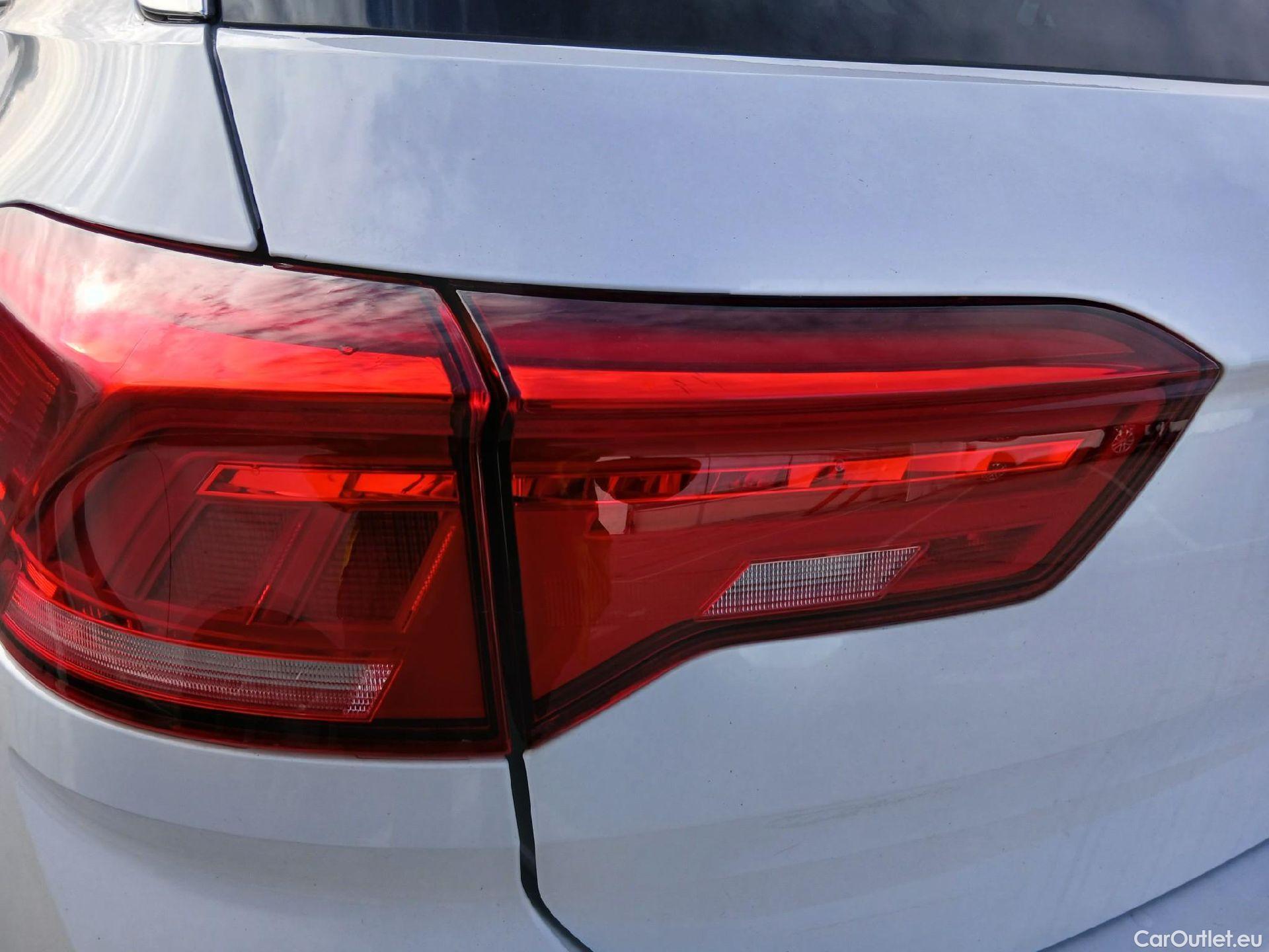  Volkswagen  T-ROC VOLKSWAGEN  / 2017 / 5P / todoterreno Advance 1.0 TSI 85kW (115CV) (CX) #31