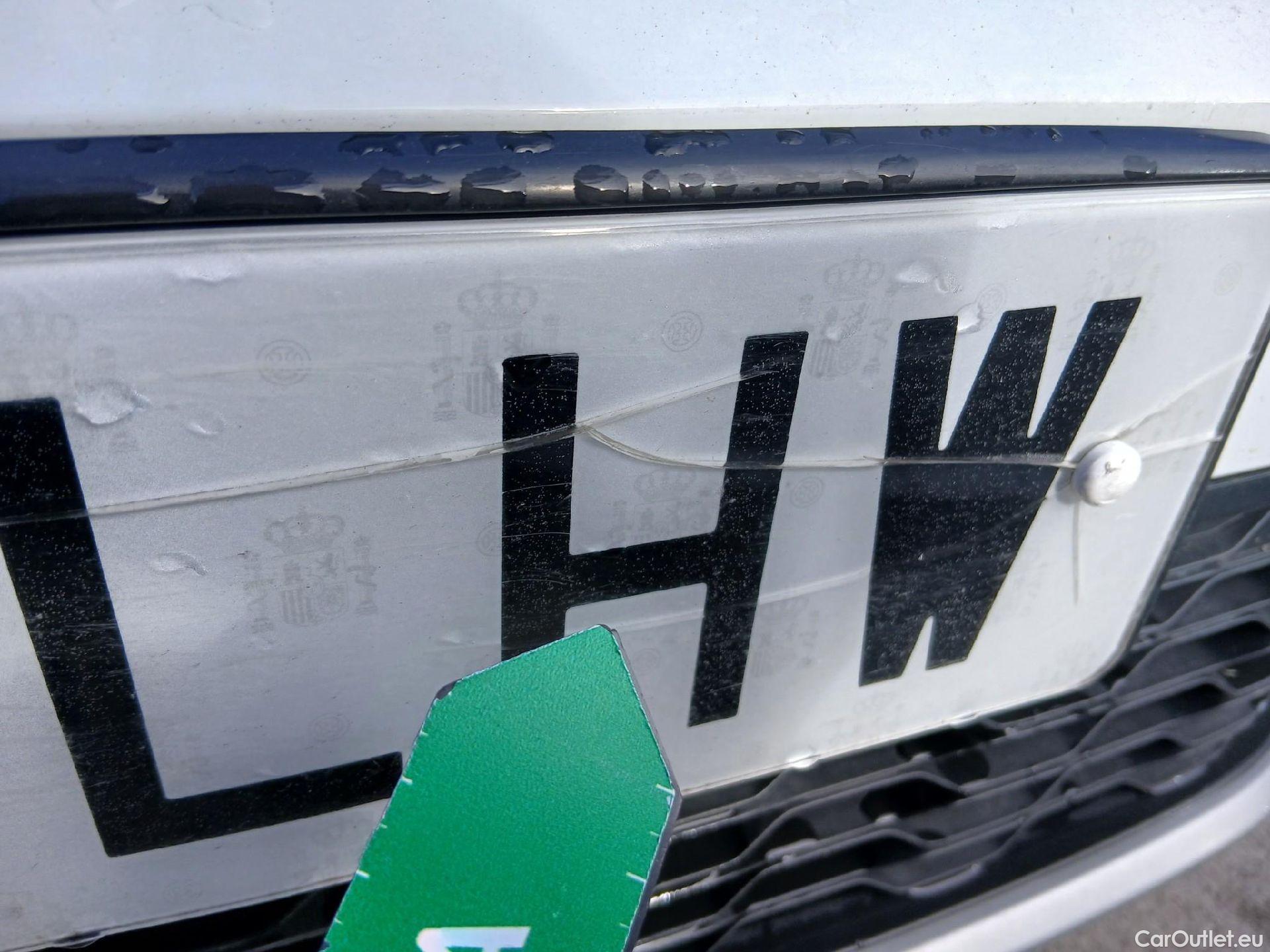  Volkswagen  T-ROC VOLKSWAGEN  / 2017 / 5P / todoterreno Advance 1.0 TSI 85kW (115CV) (CX) #4