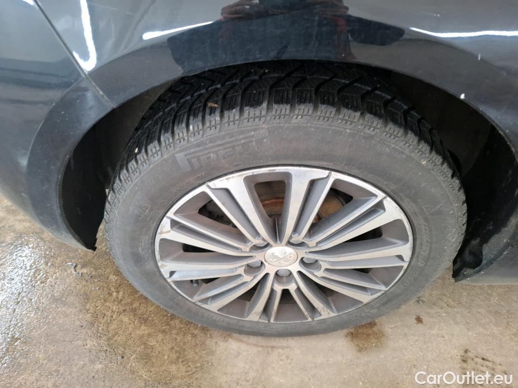  Peugeot  308  Allure Business 1.2 PureTech 130CV BVM6 E6d #24