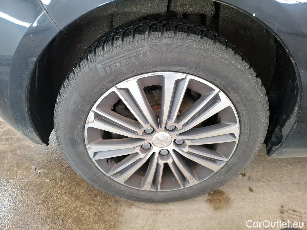  Peugeot  308  Allure Business 1.2 PureTech 130CV BVM6 E6d #25