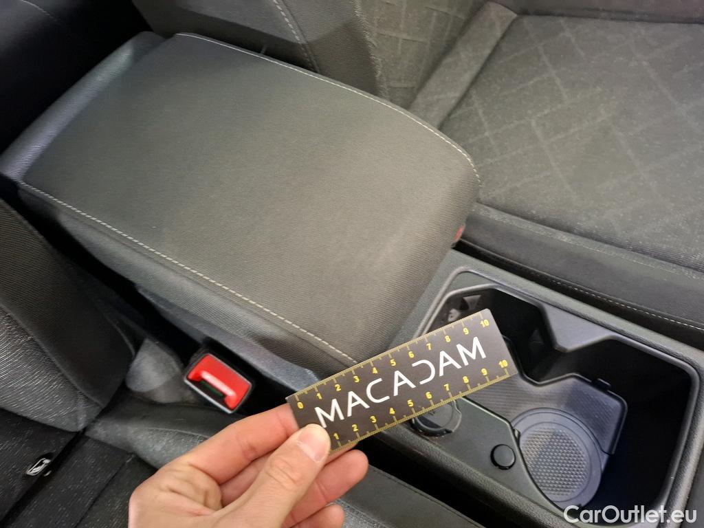  Volkswagen  Golf  VOLKSWAGEN / 2020 / 5P / Berline 2.0 TDI SCR 150 DSG7 Life Busi 1st #71