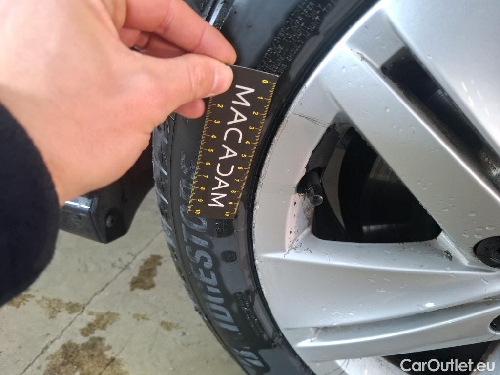  Volkswagen  Golf  VOLKSWAGEN / 2020 / 5P / Berline 2.0 TDI SCR 150 DSG7 Life Busi 1st #28