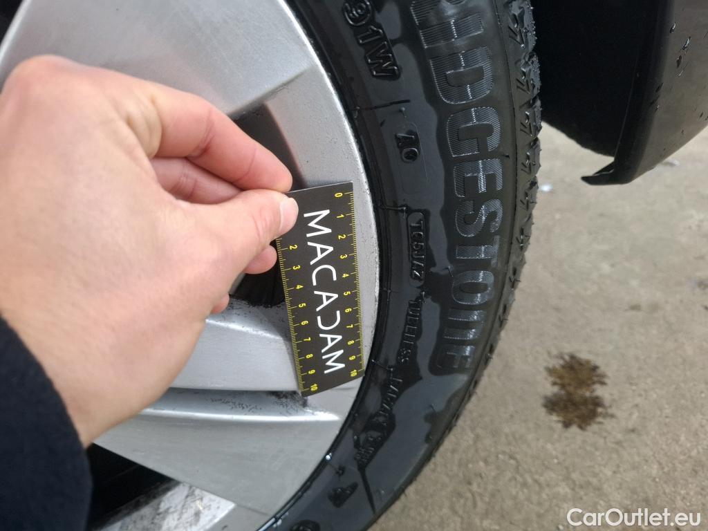  Volkswagen  Golf  VOLKSWAGEN / 2020 / 5P / Berline 2.0 TDI SCR 150 DSG7 Life Busi 1st #38