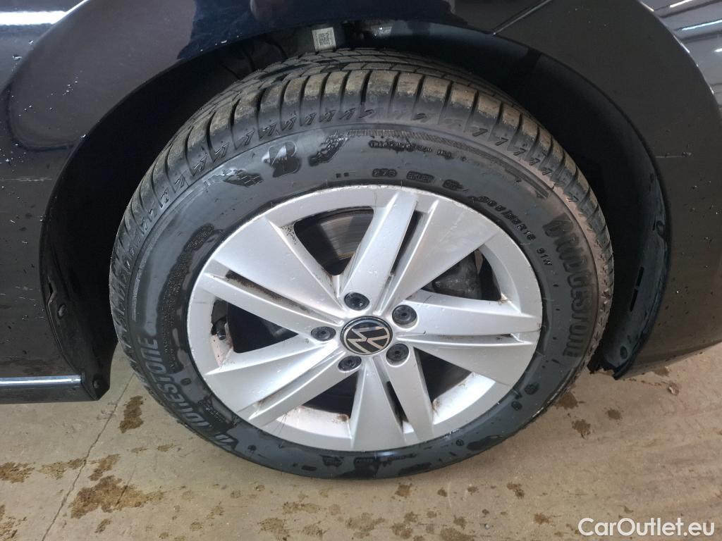  Volkswagen  Golf  VOLKSWAGEN / 2020 / 5P / Berline 2.0 TDI SCR 150 DSG7 Life Busi 1st #24