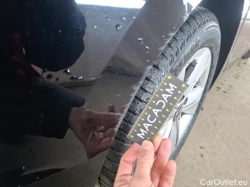  Volkswagen  Golf  VOLKSWAGEN / 2020 / 5P / Berline 2.0 TDI SCR 150 DSG7 Life Busi 1st #11