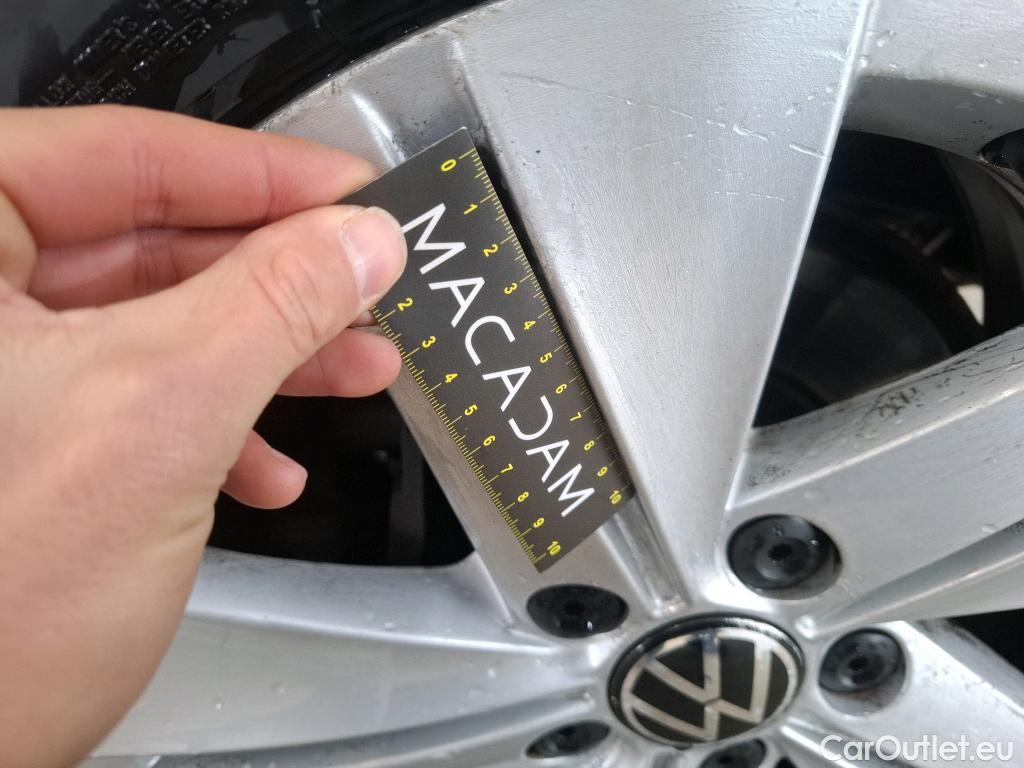  Volkswagen  Golf  VOLKSWAGEN / 2020 / 5P / Berline 2.0 TDI SCR 150 DSG7 Life Busi 1st #37