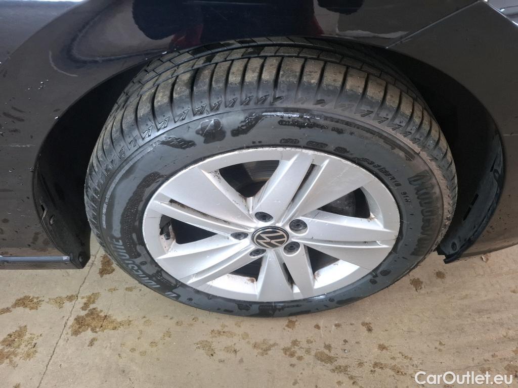  Volkswagen  Golf  VOLKSWAGEN / 2020 / 5P / Berline 2.0 TDI SCR 150 DSG7 Life Busi 1st #23