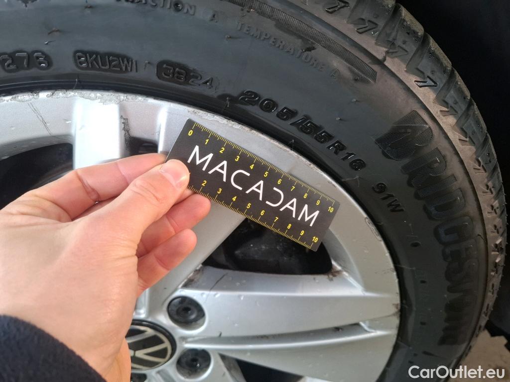  Volkswagen  Golf  VOLKSWAGEN / 2020 / 5P / Berline 2.0 TDI SCR 150 DSG7 Life Busi 1st #26