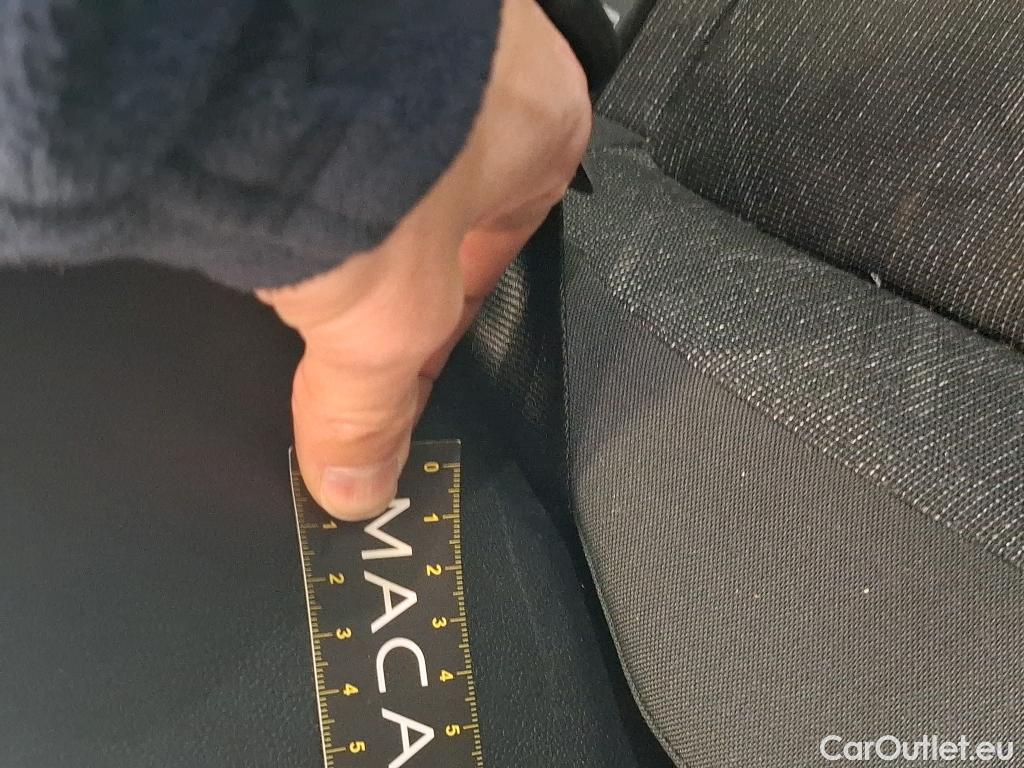  Volkswagen  Golf  VOLKSWAGEN / 2020 / 5P / Berline 2.0 TDI SCR 150 DSG7 Life Busi 1st #97