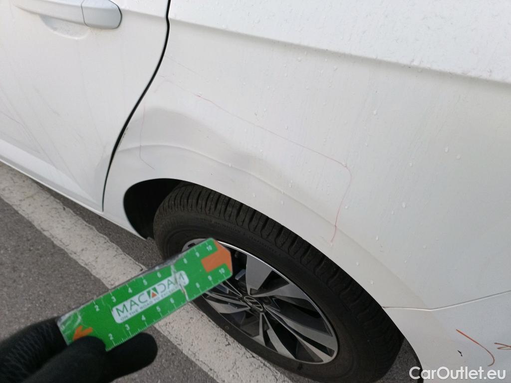  Volkswagen  Polo VOLKSWAGEN  / 2017 / 5P / berlina con portón Advance 1.0 TSI 70kW (95CV) #5